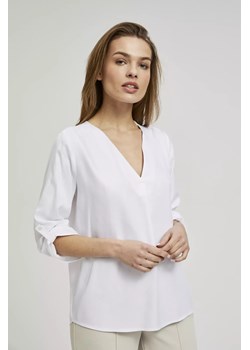 Koszula z dekoltem w serek i podwijanymi rękawami biała ze sklepu Moodo.pl w kategorii Koszule damskie - zdjęcie 170930543