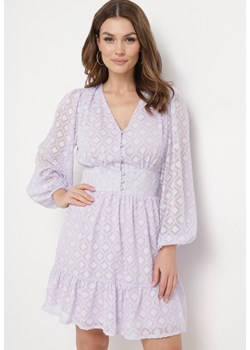 Fioletowa Sukienka z Tkaniny Plumeti z Geometrycznym Wzorem i Falbankami Alasmusa ze sklepu Born2be Odzież w kategorii Sukienki - zdjęcie 170931622
