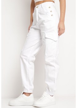 Białe Spodnie Bojówki z Bawełny z Ozdobnymi Guzikami Arminue ze sklepu Born2be Odzież w kategorii Spodnie damskie - zdjęcie 170931641