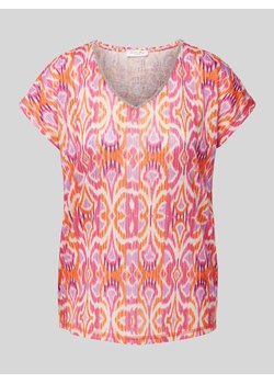 T-shirt ze wzorem na całej powierzchni i dekoltem w serek ze sklepu Peek&Cloppenburg  w kategorii Bluzki damskie - zdjęcie 170932234