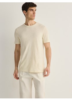 Reserved - T-shirt regular fit z lnem - beżowy ze sklepu Reserved w kategorii T-shirty męskie - zdjęcie 170937590
