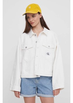 Calvin Klein Jeans kurtka jeansowa damska kolor beżowy przejściowa oversize J20J223430 ze sklepu ANSWEAR.com w kategorii Kurtki damskie - zdjęcie 170938240