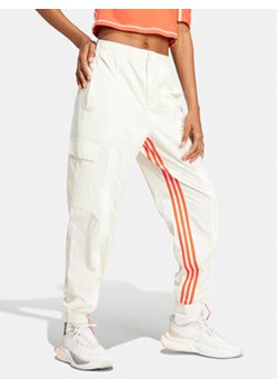 adidas Spodnie dresowe Dance All-Gender Versatile IS0904 Biały Loose Fit ze sklepu MODIVO w kategorii Spodnie damskie - zdjęcie 170942493