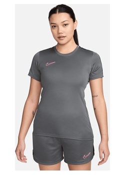 Damka koszulka piłkarska z krótkim rękawem Nike Dri-FIT Academy - Szary ze sklepu Nike poland w kategorii Bluzki damskie - zdjęcie 170947410