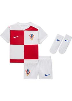 Strój piłkarski dla niemowląt i maluchów Nike Chorwacja Stadium 2024/25 (wersja domowa) (replika) - Biel ze sklepu Nike poland w kategorii Komplety chłopięce - zdjęcie 170947440