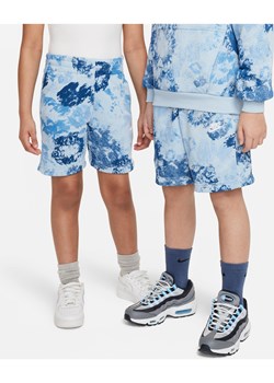 Spodenki z dzianiny dresowej dla dużych dzieci Nike Sportswear Club Fleece - Niebieski ze sklepu Nike poland w kategorii Spodenki chłopięce - zdjęcie 170947571