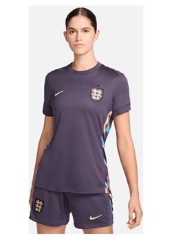 Damska koszulka piłkarska Nike Dri-FIT Anglia (drużyna męska) Stadium 2024/25 (wersja wyjazdowa) – replika - Fiolet ze sklepu Nike poland w kategorii Bluzki damskie - zdjęcie 170947674