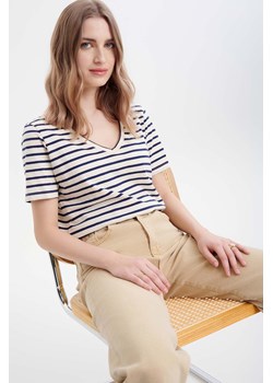 Koszulka damska biała w granatowe paski ze sklepu 5.10.15 w kategorii Bluzki damskie - zdjęcie 170964191