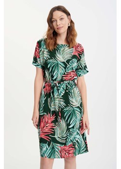 Damska sukienka krótka wielokolorowa z nadrukiem tropic ze sklepu 5.10.15 w kategorii Sukienki - zdjęcie 170964292