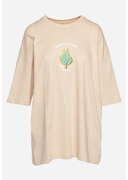 Beżowy T-shirt Oversize z Krótkim Rękawem i Nadrukiem Darlakia ze sklepu Born2be Odzież w kategorii Bluzki damskie - zdjęcie 170966291