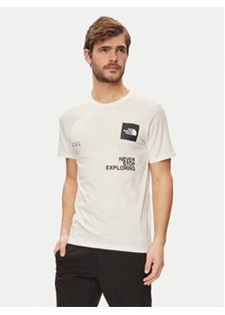 The North Face T-Shirt Foundation Coordinates NF0A882Z Écru Regular Fit ze sklepu MODIVO w kategorii T-shirty męskie - zdjęcie 170968673