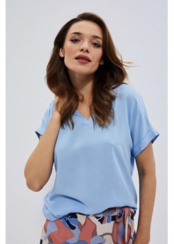 Gładka koszula z wiskozy niebieska ze sklepu Moodo.pl w kategorii Bluzki damskie - zdjęcie 170971692