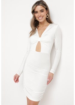 Biała Sukienka Taliowana o Dopasowanym Kroju z Wycięciem pod Biustem Lastar ze sklepu Born2be Odzież w kategorii Sukienki - zdjęcie 170973412