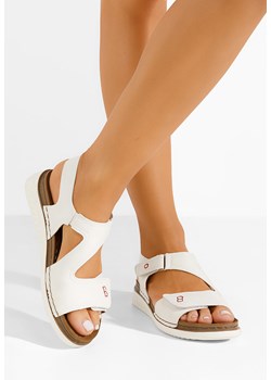 Białe sandały damskie płaskie Metina ze sklepu Zapatos w kategorii Sandały damskie - zdjęcie 170990411