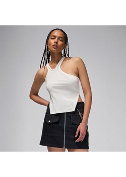 Damska prążkowana koszulka bez rękawów o asymetrycznym kroju Jordan - Biel ze sklepu Nike poland w kategorii Bluzki damskie - zdjęcie 170993453