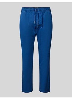 Spodnie z zakładkami w pasie o kroju regular fit z elastycznym pasem ze sklepu Peek&Cloppenburg  w kategorii Spodnie męskie - zdjęcie 171001681