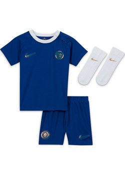 Trzyczęściowy strój dla niemowląt i maluchów Nike Dri-FIT Chelsea F.C. 2023/24 (wersja domowa) - Niebieski ze sklepu Nike poland w kategorii Komplety niemowlęce - zdjęcie 171007674