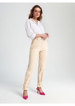 Sinsay - Spodnie z paskiem - kremowy ze sklepu Sinsay w kategorii Spodnie damskie - zdjęcie 171015593