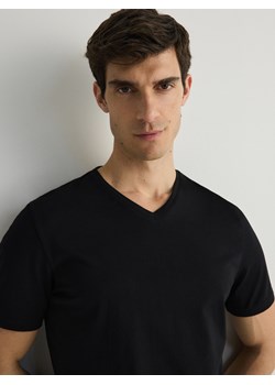 Reserved - T-shirt slim z dekoltem V - czarny ze sklepu Reserved w kategorii T-shirty męskie - zdjęcie 171019141