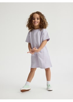 Reserved - Bawełniana sukienka z haftem - lawendowy ze sklepu Reserved w kategorii Sukienki dziewczęce - zdjęcie 171023160