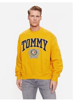 Tommy Jeans Bluza College Graphic DM0DM16804 Żółty Boxy Fit ze sklepu MODIVO w kategorii Bluzy męskie - zdjęcie 171035712