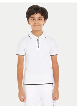 Calvin Klein Jeans Polo Intarsia Logo IB0IB02071 Biały Regular Fit ze sklepu MODIVO w kategorii T-shirty chłopięce - zdjęcie 171036392