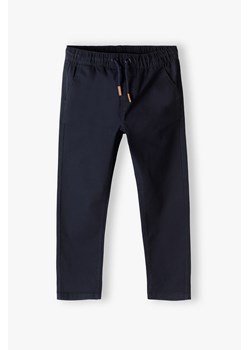 Granatowe spodnie dla chłopca z wiązaniem regular ze sklepu 5.10.15 w kategorii Spodnie chłopięce - zdjęcie 171146763