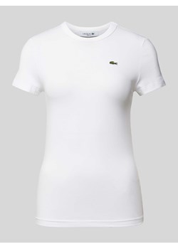 T-shirt o kroju slim fit z detalem z logo ze sklepu Peek&Cloppenburg  w kategorii Bluzki damskie - zdjęcie 171149490