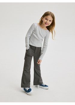 Reserved - Spodnie flare z kieszeniami cargo - ciemnoszary ze sklepu Reserved w kategorii Spodnie dziewczęce - zdjęcie 171150740