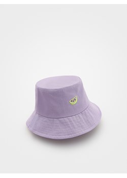 Reserved - Bucket hat z haftem - lawendowy ze sklepu Reserved w kategorii Czapki dziecięce - zdjęcie 171156142