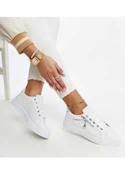 Białe buty sportowe zdobione perforacją Chiusi ze sklepu gemre w kategorii Buty sportowe damskie - zdjęcie 171164800