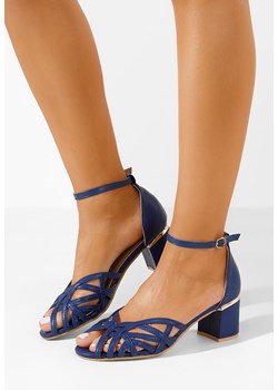 Granatowe sandały na słupku Luigina ze sklepu Zapatos w kategorii Sandały damskie - zdjęcie 171172091