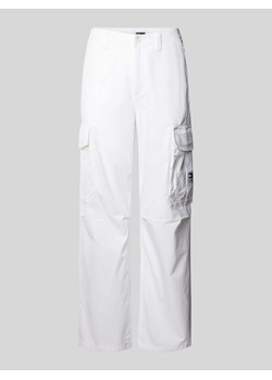 Spodnie cargo z detalem z logo model ‘AIDEN’ ze sklepu Peek&Cloppenburg  w kategorii Spodnie męskie - zdjęcie 171173594