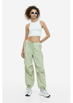 H & M - Nylonowe spodnie spadochronowe - Zielony ze sklepu H&M w kategorii Spodnie damskie - zdjęcie 171174961