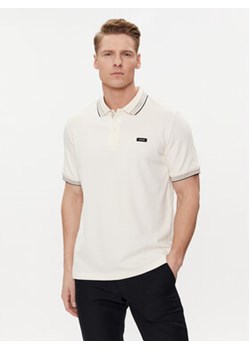 Calvin Klein Polo K10K112469 Écru Regular Fit ze sklepu MODIVO w kategorii T-shirty męskie - zdjęcie 171182483