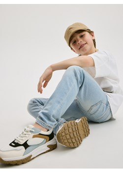 Reserved - Jeansy slim z przetarciami - niebieski ze sklepu Reserved w kategorii Spodnie chłopięce - zdjęcie 171185051