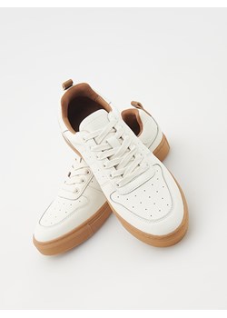 Reserved - Skórzane sneakersy - biały ze sklepu Reserved w kategorii Buty sportowe męskie - zdjęcie 171196344