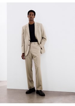 Reserved - Spodnie straight z kantem - beżowy ze sklepu Reserved w kategorii Spodnie męskie - zdjęcie 171196360
