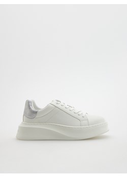 Reserved - Sneakersy na grubej podeszwie - biały ze sklepu Reserved w kategorii Buty sportowe damskie - zdjęcie 171196444