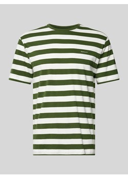 T-shirt ze wzorem w paski i wyhaftowanymi logo ze sklepu Peek&Cloppenburg  w kategorii T-shirty męskie - zdjęcie 171206383