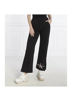 CALVIN KLEIN JEANS Spodnie dresowe DIFFUSED | flare fit ze sklepu Gomez Fashion Store w kategorii Spodnie damskie - zdjęcie 171215610