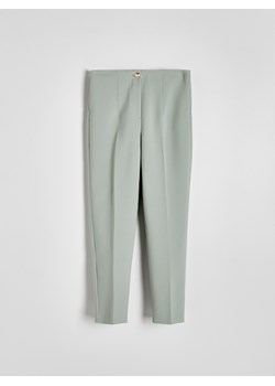 Reserved - Gładkie cygaretki z bawełną - jasnozielony ze sklepu Reserved w kategorii Spodnie damskie - zdjęcie 171216750