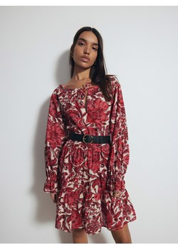 Reserved - Wzorzysta sukienka z paskiem - intenstywna czerwień ze sklepu Reserved w kategorii Sukienki - zdjęcie 171217063