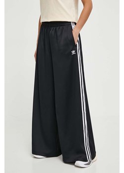 adidas Originals spodnie damskie kolor czarny szerokie high waist IU2520 ze sklepu PRM w kategorii Spodnie damskie - zdjęcie 171220733