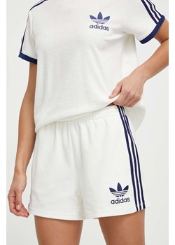 adidas Originals szorty Terry damskie kolor biały z aplikacją high waist IT9841 ze sklepu PRM w kategorii Szorty - zdjęcie 171220793