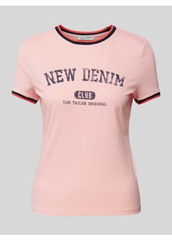 T-shirt z nadrukiem z logo i napisem ze sklepu Peek&Cloppenburg  w kategorii Bluzki damskie - zdjęcie 171223400