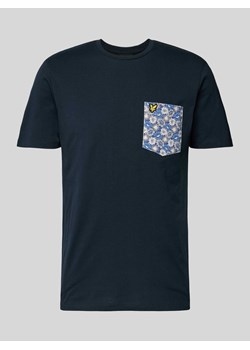 T-shirt z kieszenią na piersi z kwiatowym wzorem ze sklepu Peek&Cloppenburg  w kategorii T-shirty męskie - zdjęcie 171223554