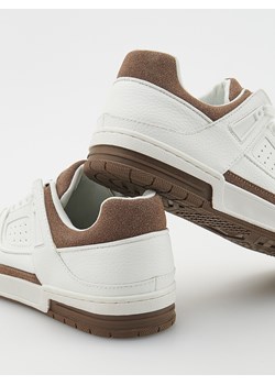 Reserved - Sneakersy z imitacji skóry - biały ze sklepu Reserved w kategorii Buty sportowe męskie - zdjęcie 171226374
