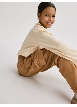 Reserved - Jeansy wide leg z kieszeniami cargo - beżowy ze sklepu Reserved w kategorii Spodnie dziewczęce - zdjęcie 171226620