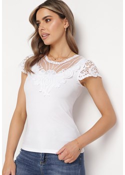 Biały T-shirt z Koronkowymi Rękawami i Dekoltem Delilena ze sklepu Born2be Odzież w kategorii Bluzki damskie - zdjęcie 171229941